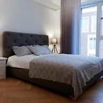 Seafront Oasis: Luxury Apartment
