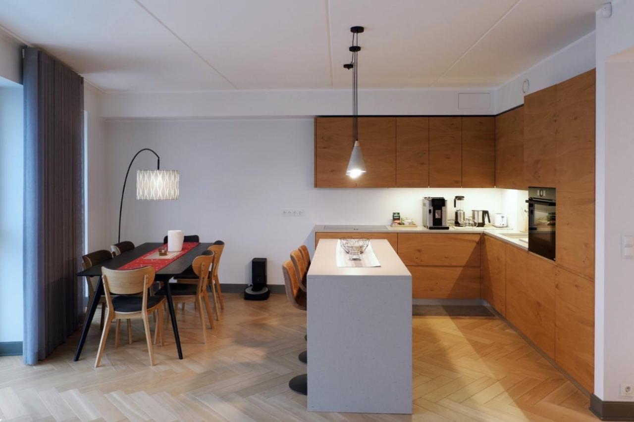 Seafront Oasis: Luxury Apartment